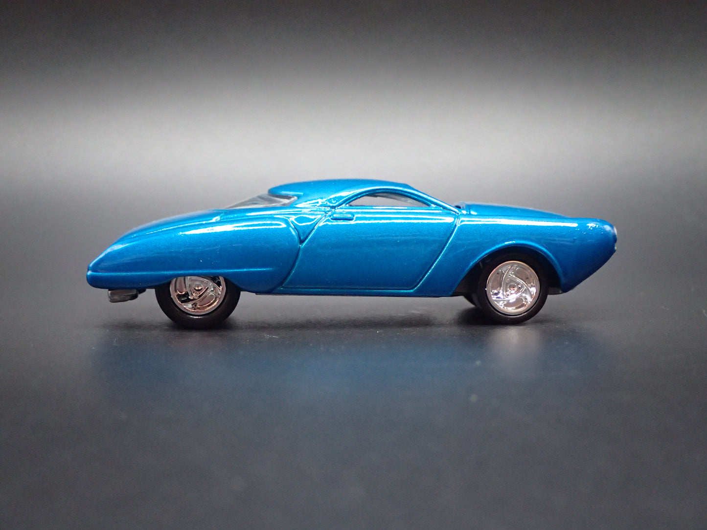 1951 51 STUDEBAKER COMMANDER RARE 1:64 SCALE COLLECTIBLE DIORAMA DIECAST MODEL CAR
