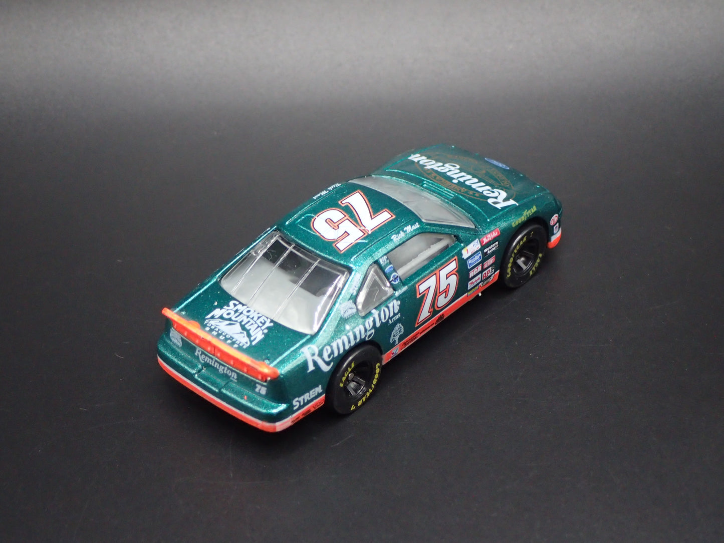 1997 97 FORD TAURUS 75 RICK MAST REMINGTON NASCAR 1:64 SCALE DIECAST MODEL CAR