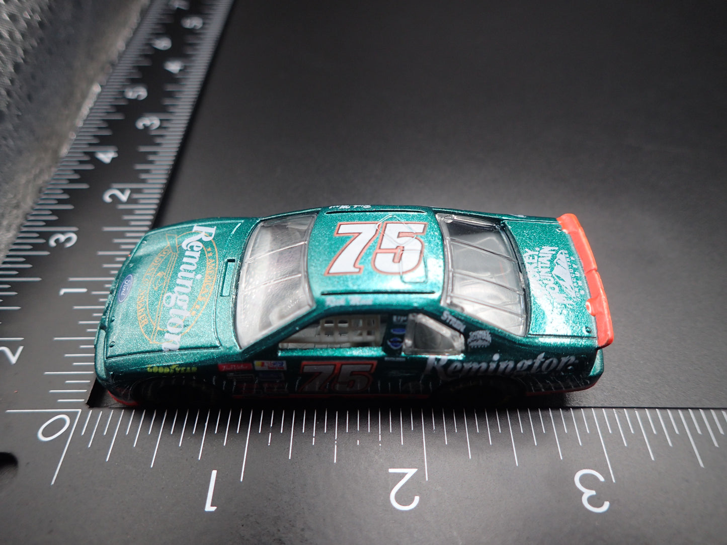 1997 97 FORD TAURUS 75 RICK MAST REMINGTON NASCAR 1:64 SCALE DIECAST MODEL CAR