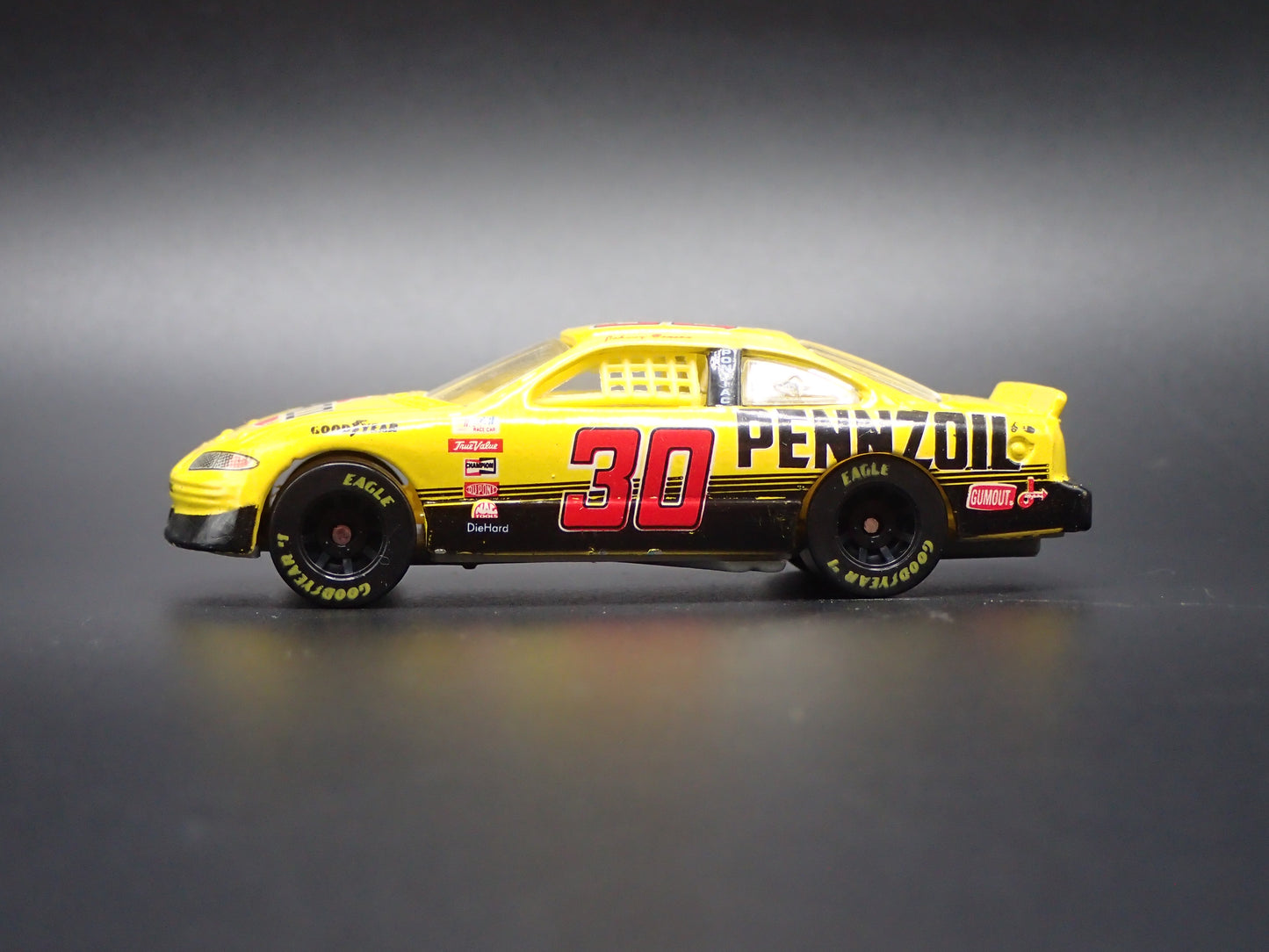 1997 97 PONTIAC GRAND PRIX 30 JOHNNY BENSON PENNZOIL NASCAR 1:64 SCALE DIECAST CAR