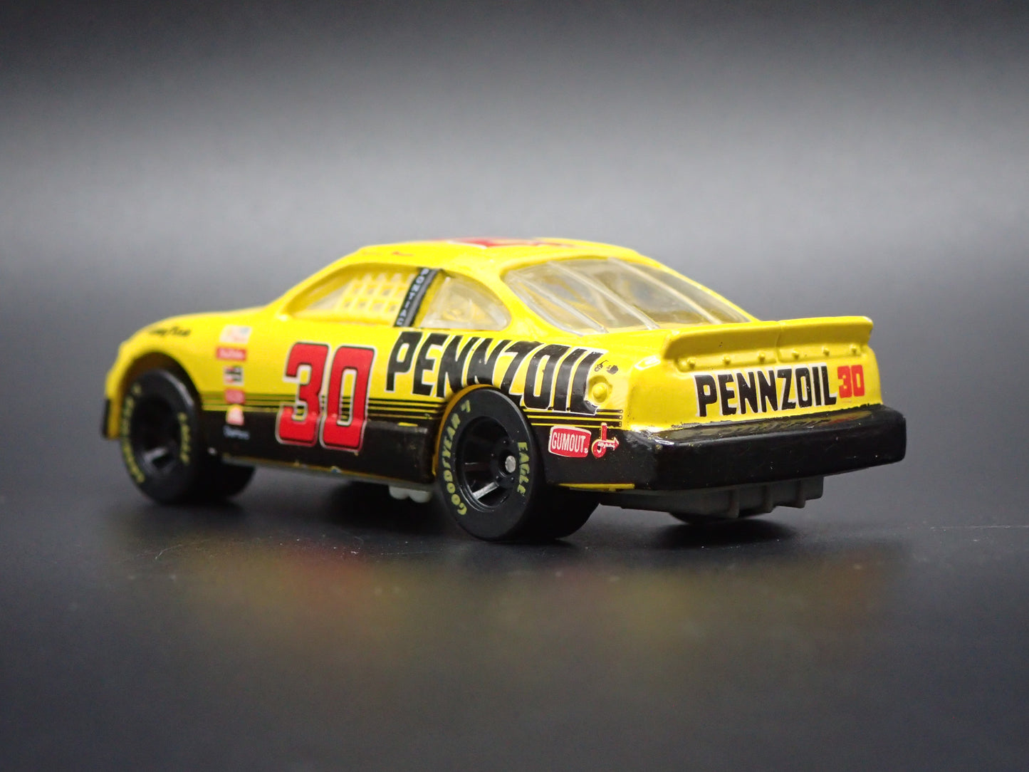 1997 97 PONTIAC GRAND PRIX 30 JOHNNY BENSON PENNZOIL NASCAR 1:64 SCALE DIECAST CAR