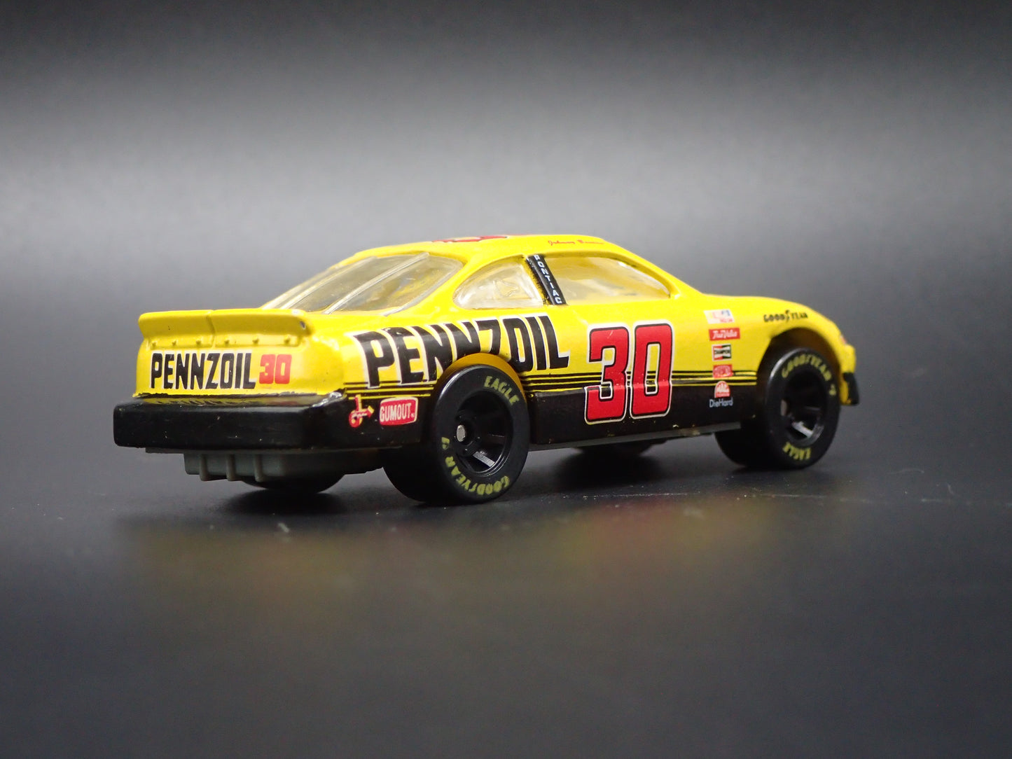 1997 97 PONTIAC GRAND PRIX 30 JOHNNY BENSON PENNZOIL NASCAR 1:64 SCALE DIECAST CAR