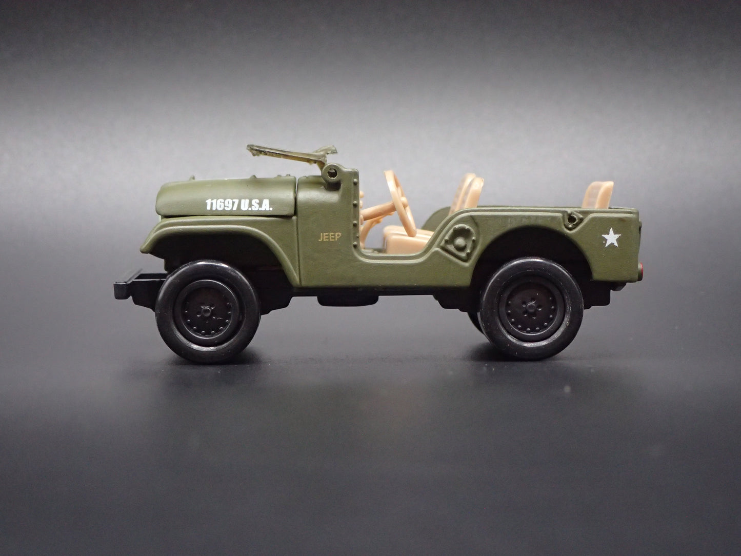 1944-1986 JEEP CJ5 US ARMY 1/64 SCALE COLLECTIBLE DIORAMA DIECAST MODEL CAR