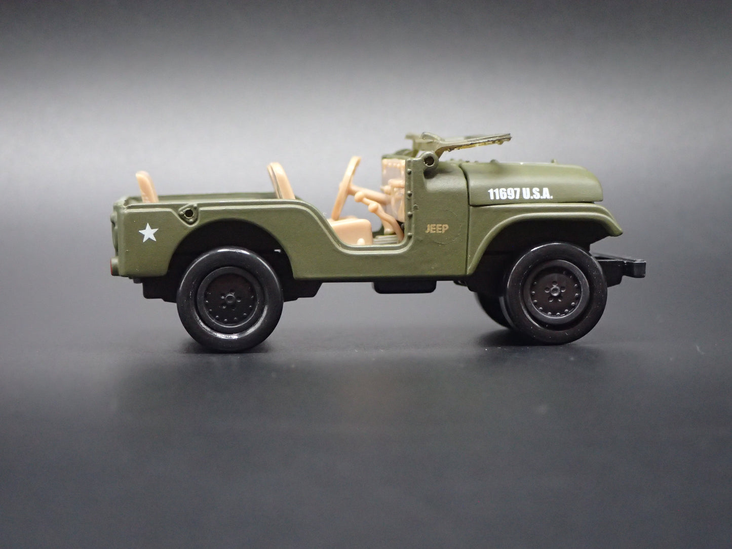 1944-1986 JEEP CJ5 US ARMY 1/64 SCALE COLLECTIBLE DIORAMA DIECAST MODEL CAR