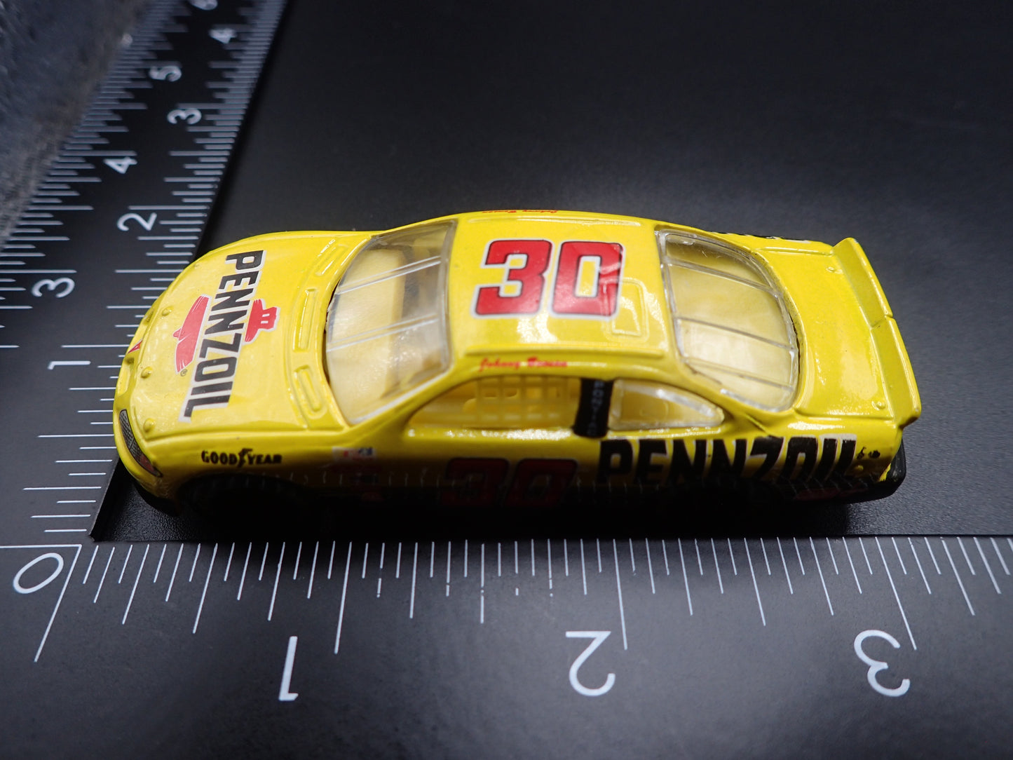 1997 97 PONTIAC GRAND PRIX 30 JOHNNY BENSON PENNZOIL NASCAR 1:64 SCALE DIECAST CAR