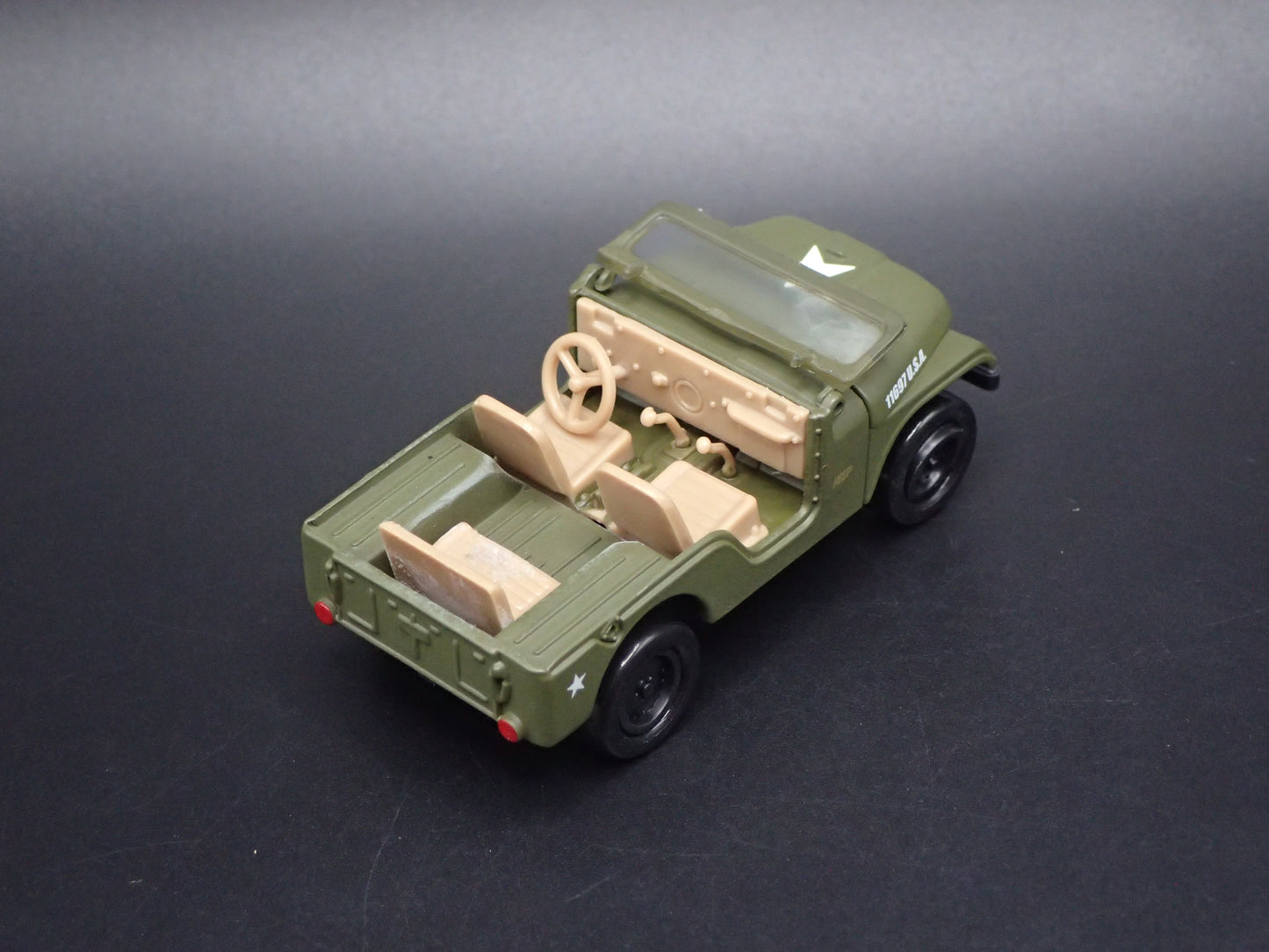 1944-1986 JEEP CJ5 US ARMY 1/64 SCALE COLLECTIBLE DIORAMA DIECAST MODEL CAR