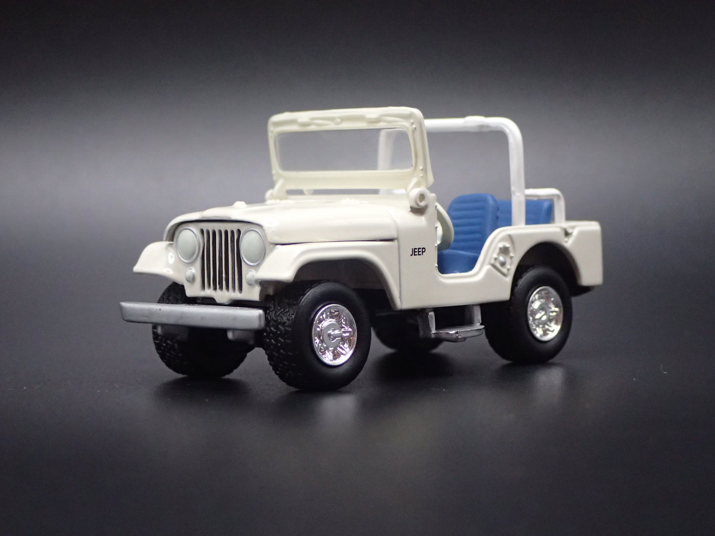 1944-1986 JEEP CJ5 WHITE 1/64 SCALE COLLECTIBLE DIORAMA DIECAST MODEL CAR