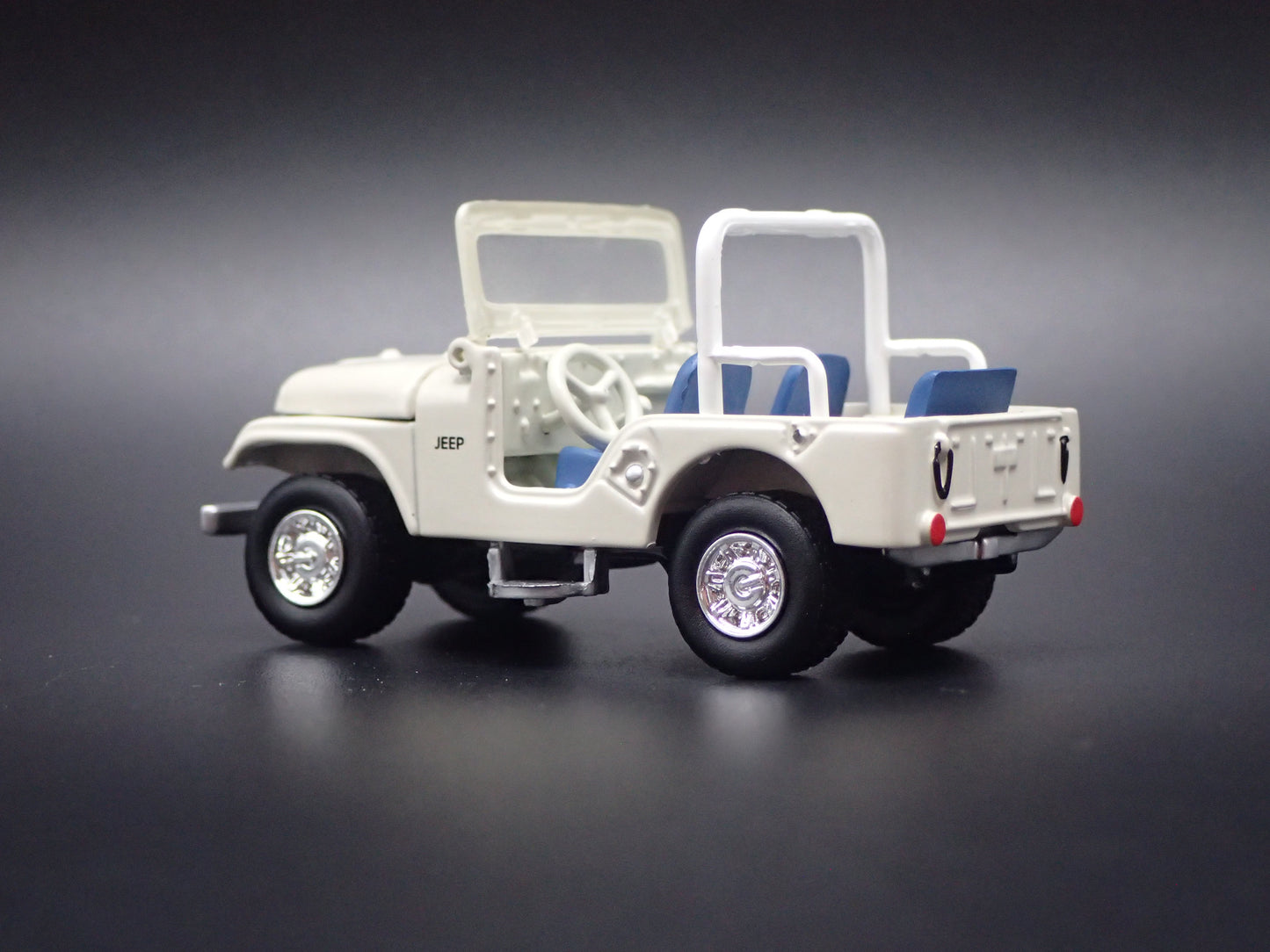 1944-1986 JEEP CJ5 WHITE 1/64 SCALE COLLECTIBLE DIORAMA DIECAST MODEL CAR