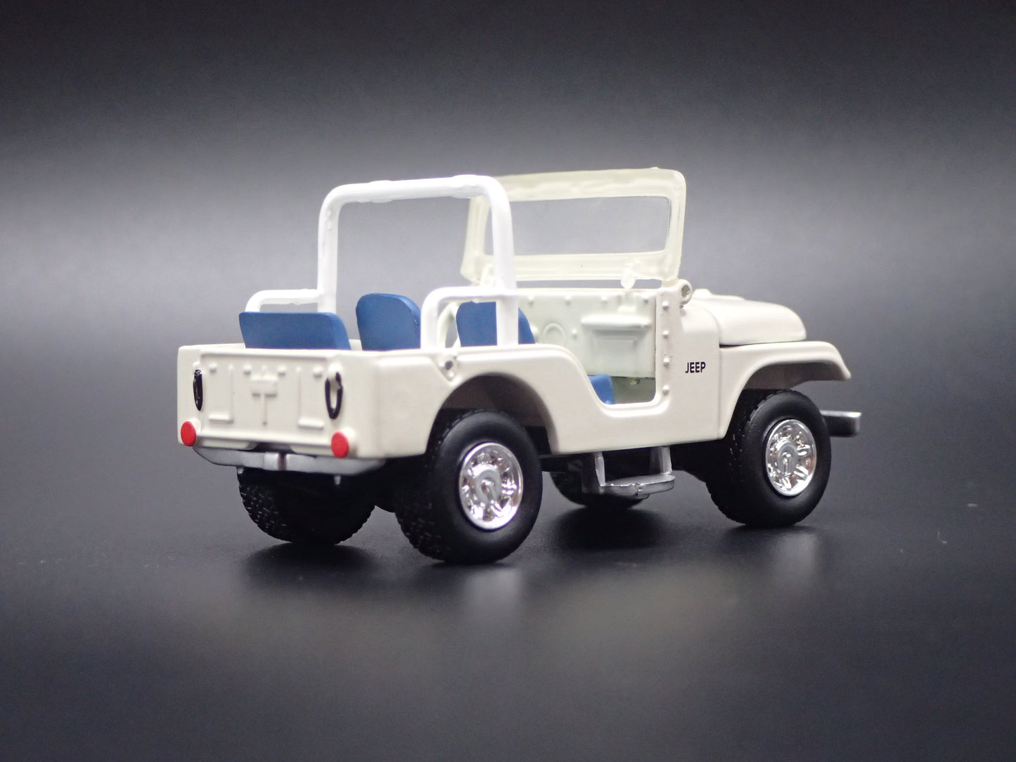 1944-1986 JEEP CJ5 WHITE 1/64 SCALE COLLECTIBLE DIORAMA DIECAST MODEL CAR