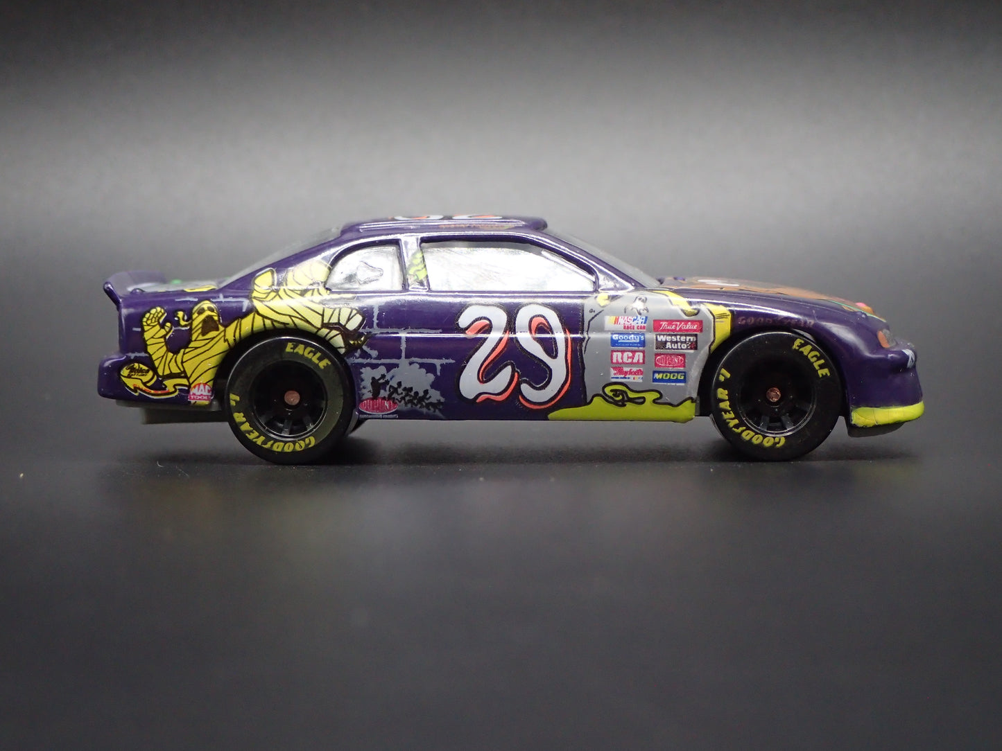1997 CHEVY MONTE CARLO 29 ROBERT PRESSLEY SCOOBY DOO NASCAR 1/64 SCALE DIECAST CAR