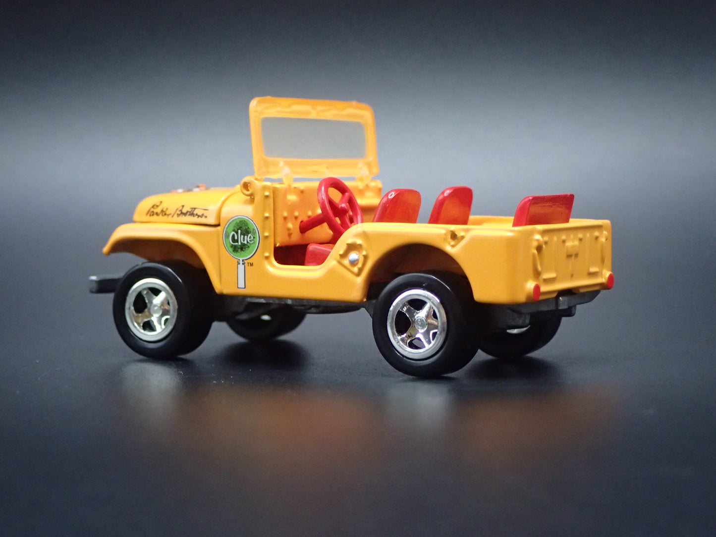 1944-1986 JEEP CJ5 CLUE 1/64 SCALE COLLECTIBLE DIORAMA DIECAST MODEL CAR