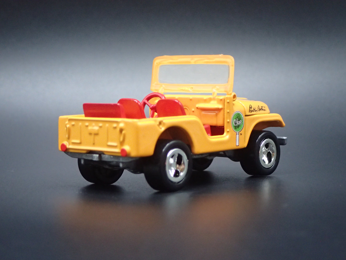 1944-1986 JEEP CJ5 CLUE 1/64 SCALE COLLECTIBLE DIORAMA DIECAST MODEL CAR