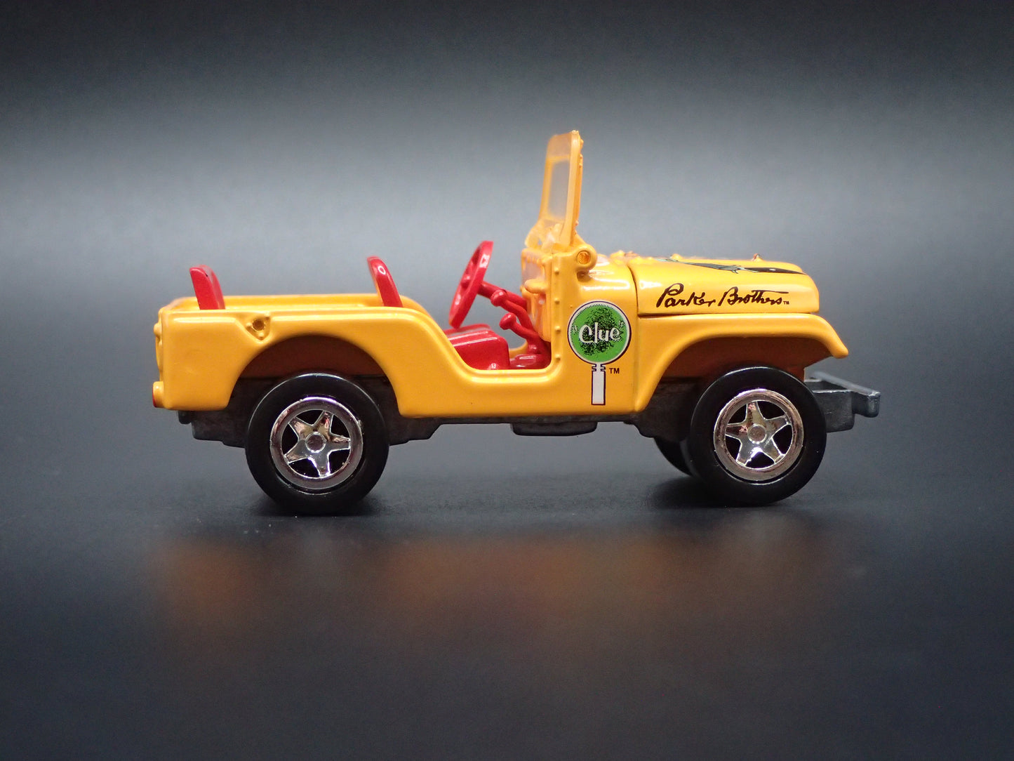 1944-1986 JEEP CJ5 CLUE 1/64 SCALE COLLECTIBLE DIORAMA DIECAST MODEL CAR