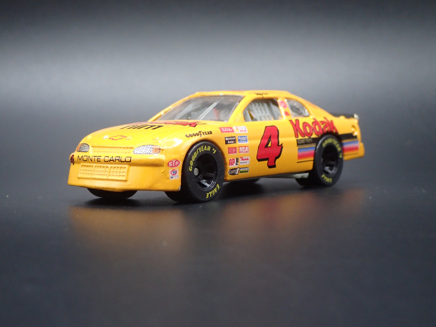 1997 CHEVROLET MONTE CARLO 4 STERLING MARLIN KODAK NASCAR 1:64 SCALE DIECAST CAR