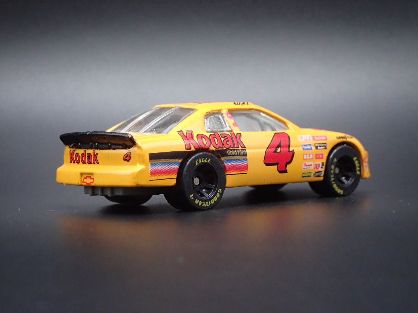 1997 CHEVROLET MONTE CARLO 4 STERLING MARLIN KODAK NASCAR 1:64 SCALE DIECAST CAR