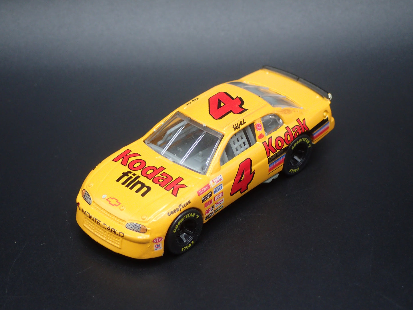 1997 CHEVROLET MONTE CARLO 4 STERLING MARLIN KODAK NASCAR 1:64 SCALE DIECAST CAR
