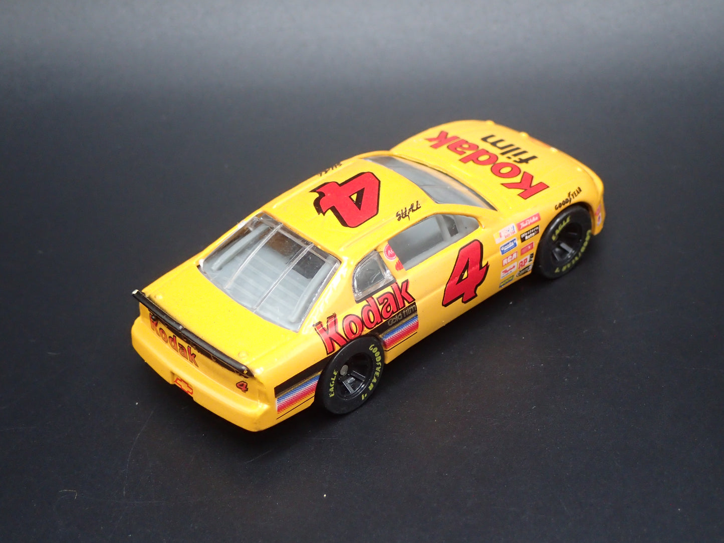 1997 CHEVROLET MONTE CARLO 4 STERLING MARLIN KODAK NASCAR 1:64 SCALE DIECAST CAR
