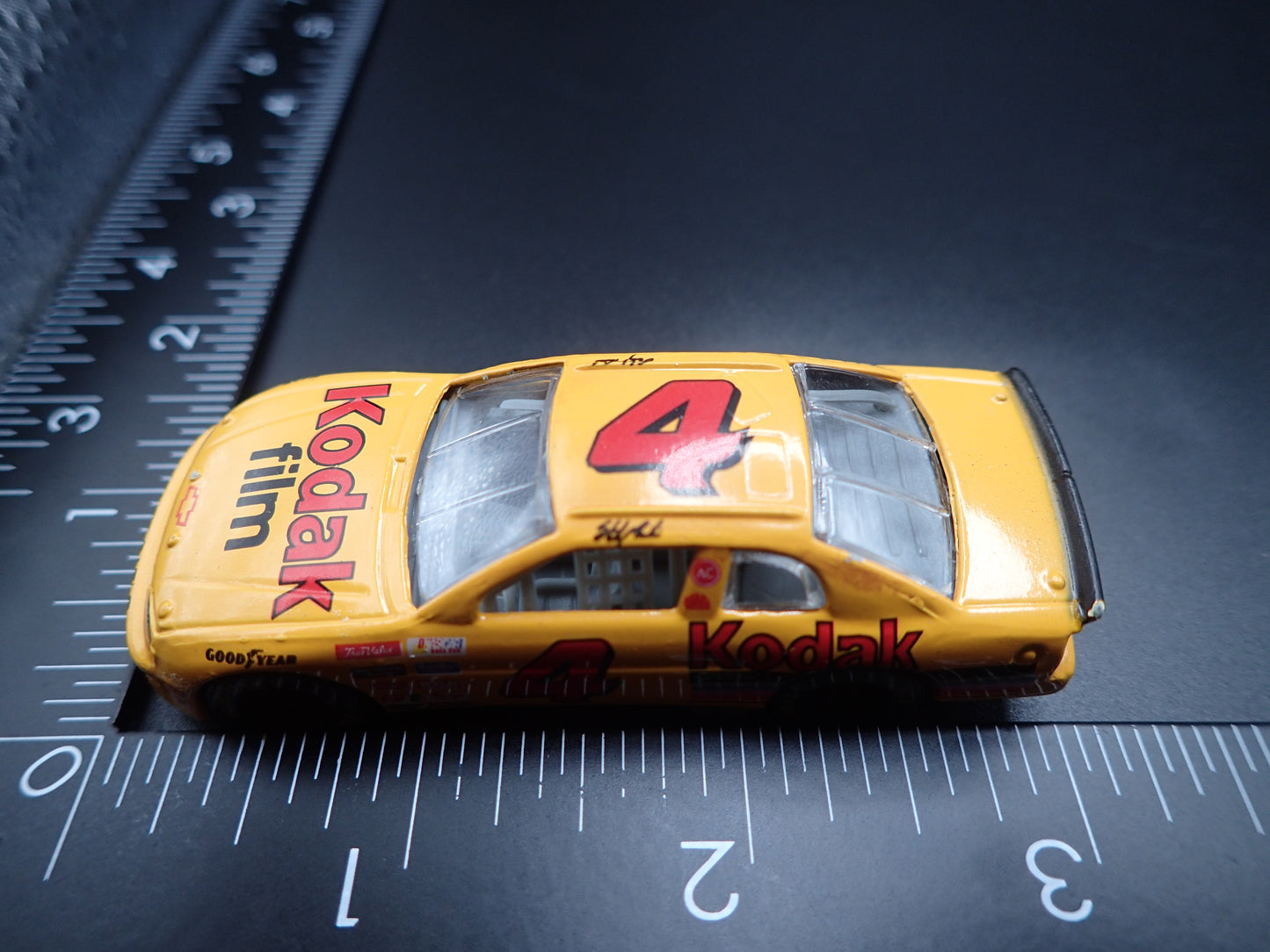 1997 CHEVROLET MONTE CARLO 4 STERLING MARLIN KODAK NASCAR 1:64 SCALE DIECAST CAR