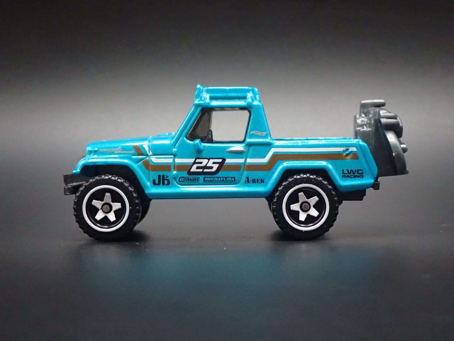 1966 - 1973 JEEP JEEPSTER COMMANDO PICKUP TRUCK 1:64 SCALE DIECAST MODEL CAR