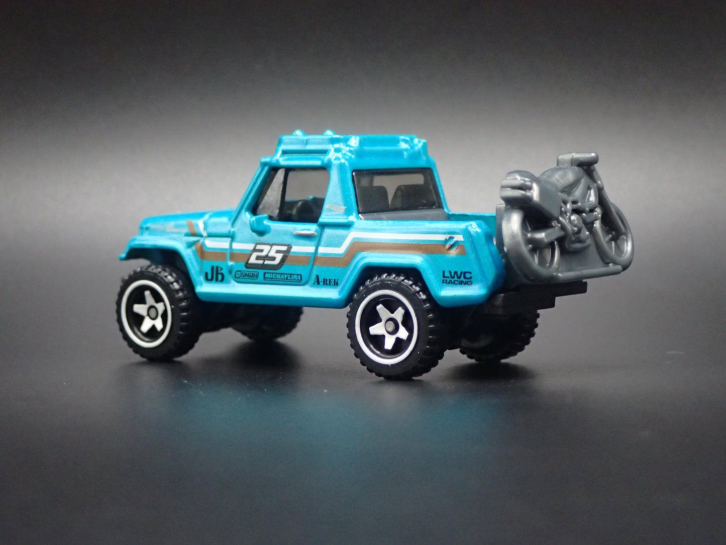 1966 - 1973 JEEP JEEPSTER COMMANDO PICKUP TRUCK 1:64 SCALE DIECAST MODEL CAR