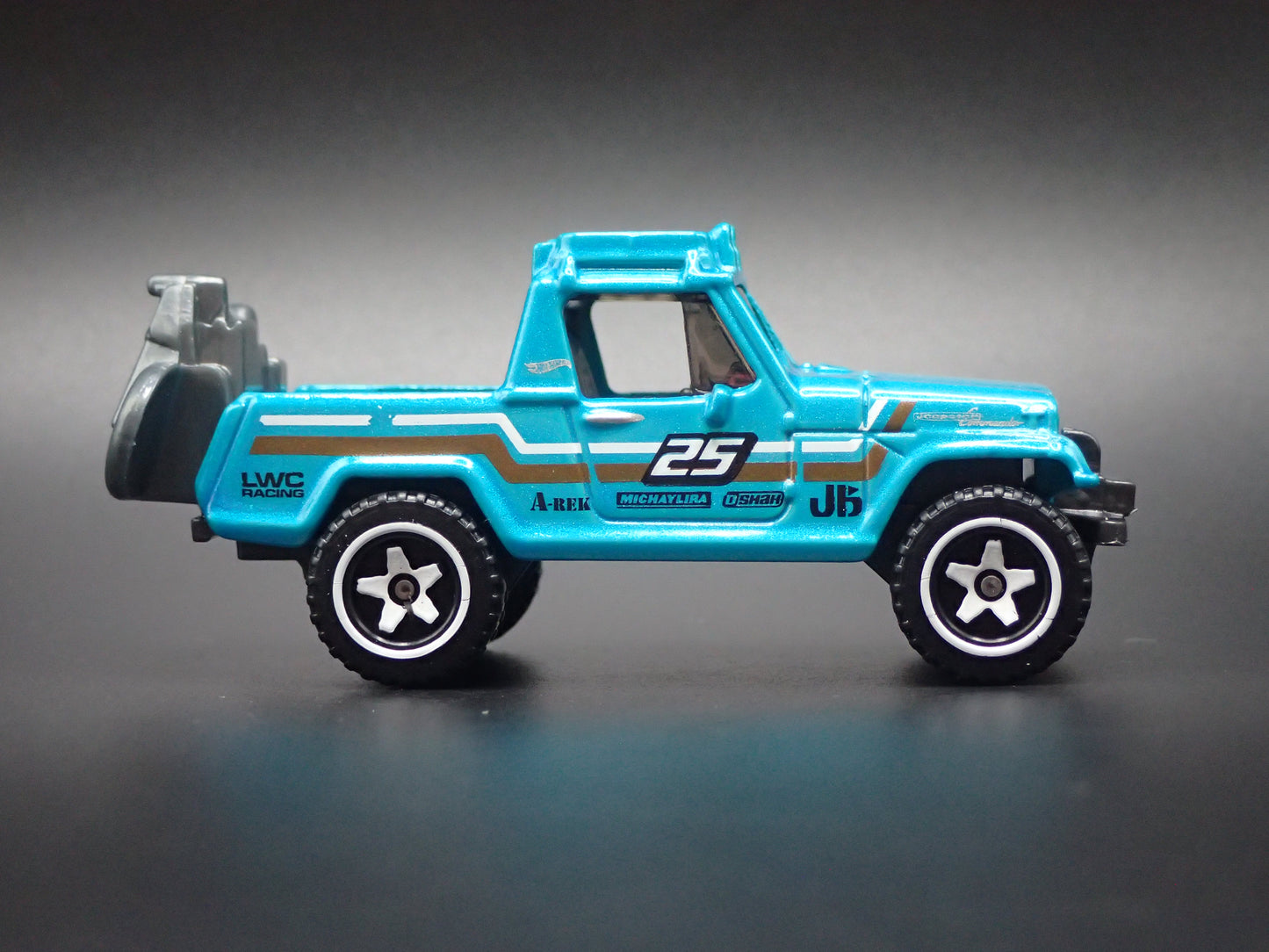 1966 - 1973 JEEP JEEPSTER COMMANDO PICKUP TRUCK 1:64 SCALE DIECAST MODEL CAR