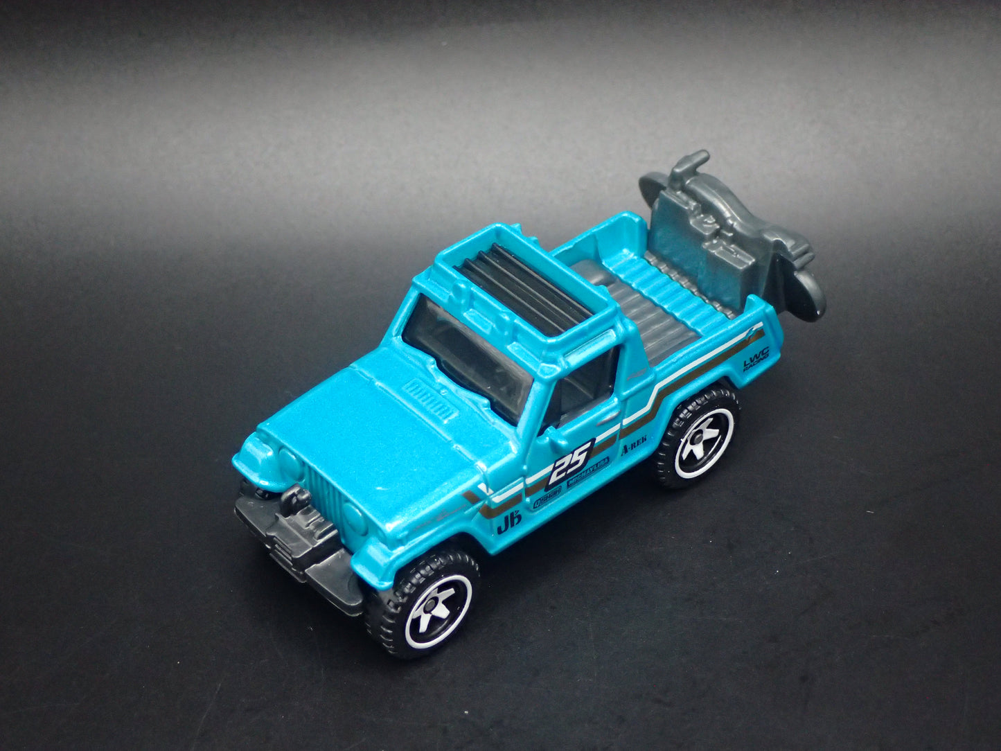 1966 - 1973 JEEP JEEPSTER COMMANDO PICKUP TRUCK 1:64 SCALE DIECAST MODEL CAR