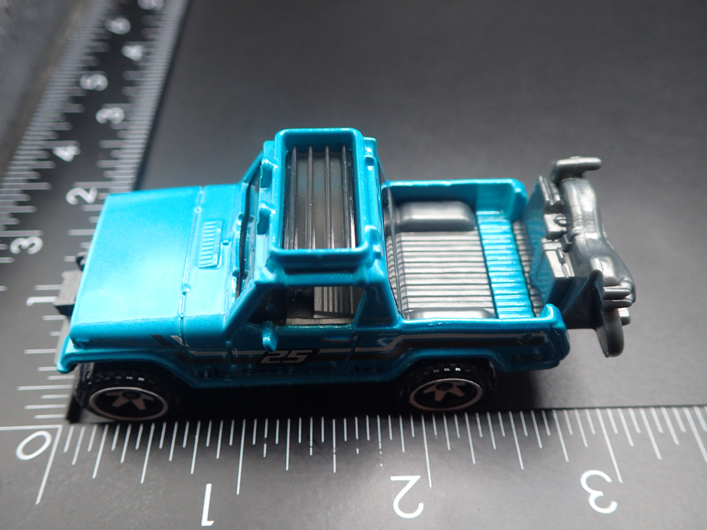 1966 - 1973 JEEP JEEPSTER COMMANDO PICKUP TRUCK 1:64 SCALE DIECAST MODEL CAR