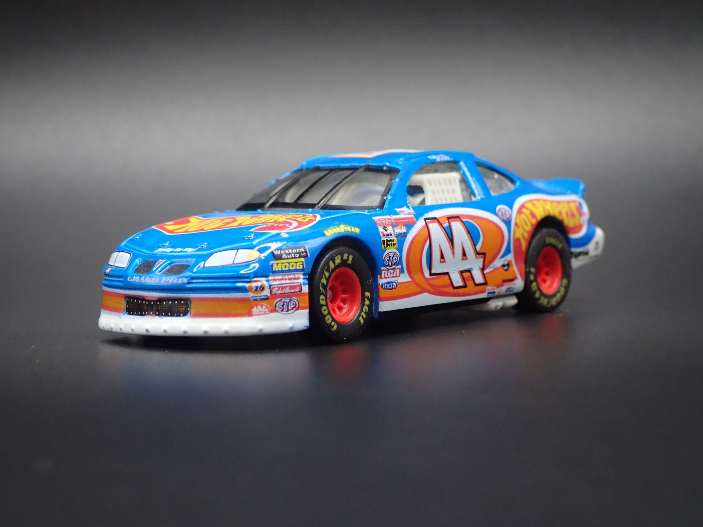 1998 98 PONTIAC GRAND PRIX KYLE PETTY NASCAR HW 1:64 SCALE DIECAST MODEL CAR