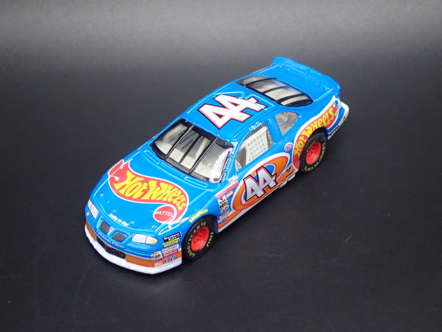 1998 98 PONTIAC GRAND PRIX KYLE PETTY NASCAR HW 1:64 SCALE DIECAST MODEL CAR