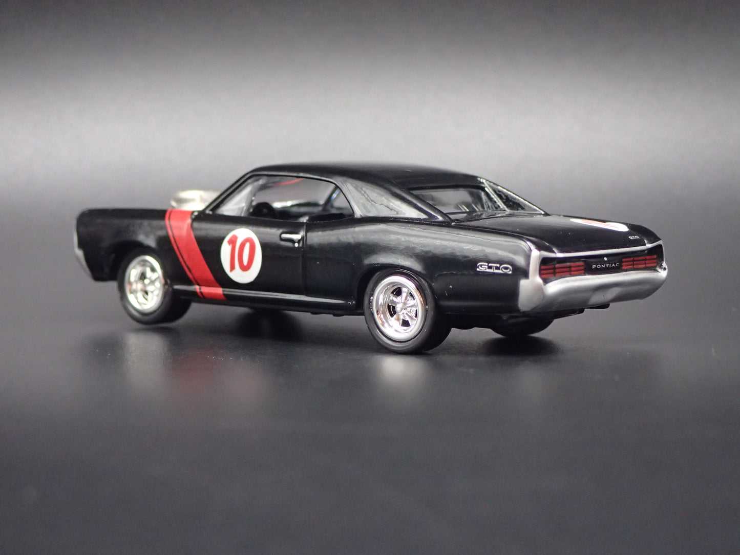 1966 66 PONTIAC GTO MUSCLE CAR 1/64 SCALE COLLECTIBLE DIORAMA DIECAST MODEL CAR
