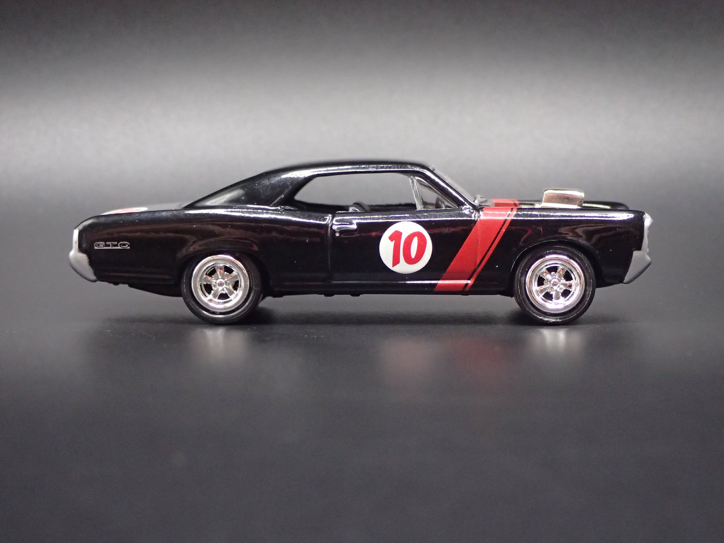 1966 66 PONTIAC GTO MUSCLE CAR 1/64 SCALE COLLECTIBLE DIORAMA DIECAST MODEL CAR
