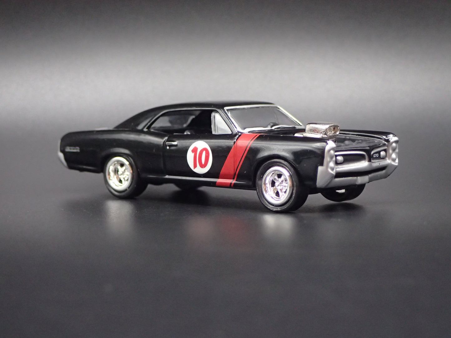 1966 66 PONTIAC GTO MUSCLE CAR 1/64 SCALE COLLECTIBLE DIORAMA DIECAST MODEL CAR