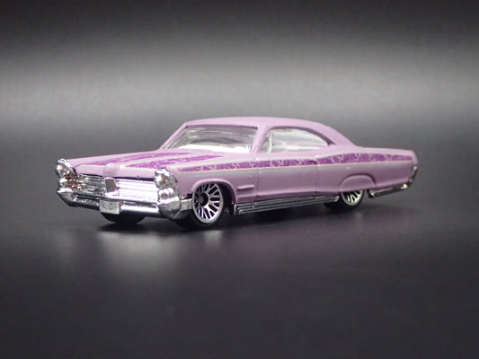 1965 65 PONTIAC BONNEVILLE PURPLE 1:64 SCALE COLLECTIBLE DIECAST MODEL CAR