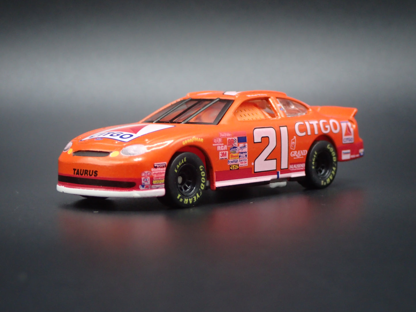 1998 FORD TAURUS 21 MICHAEL WALTRIP CITGO NASCAR 1:64 SCALE DIORAMA DIECAST CAR