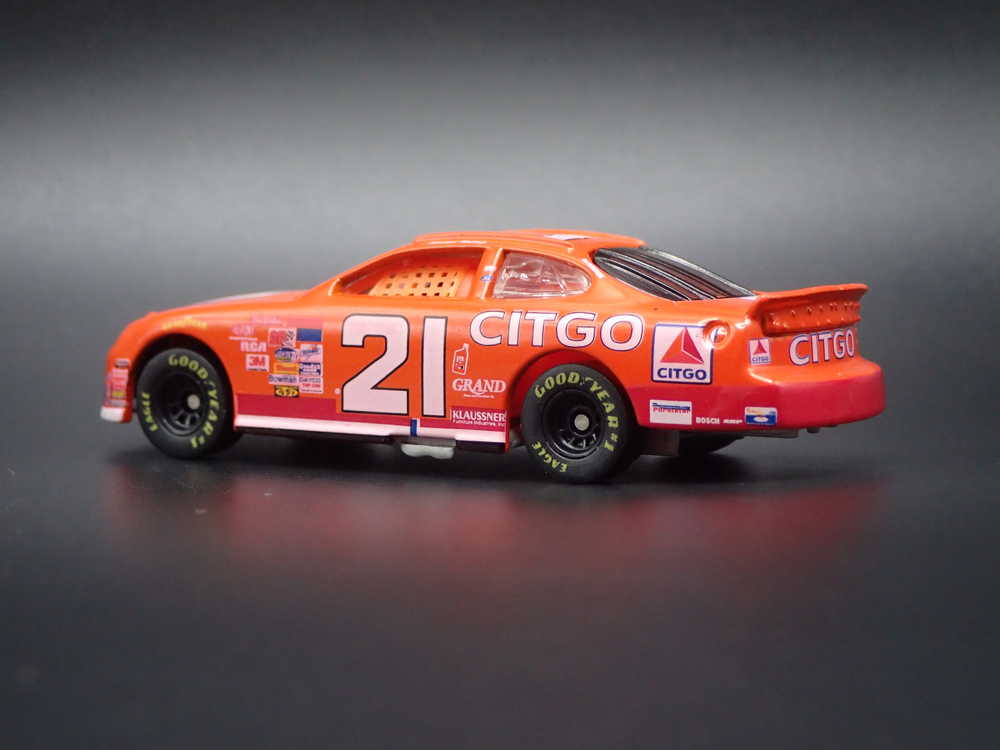 1998 FORD TAURUS 21 MICHAEL WALTRIP CITGO NASCAR 1:64 SCALE DIORAMA DIECAST CAR
