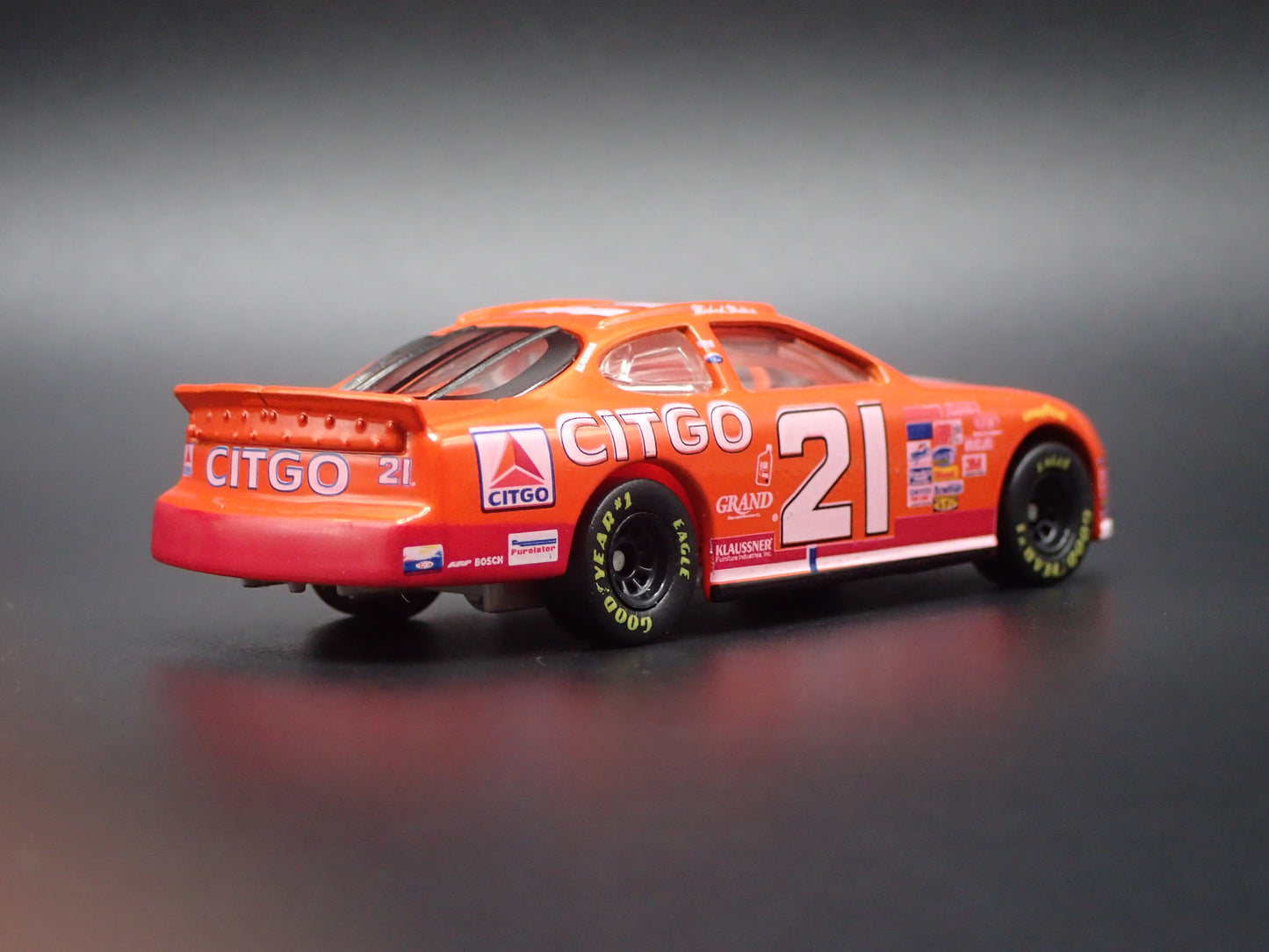 1998 FORD TAURUS 21 MICHAEL WALTRIP CITGO NASCAR 1:64 SCALE DIORAMA DIECAST CAR