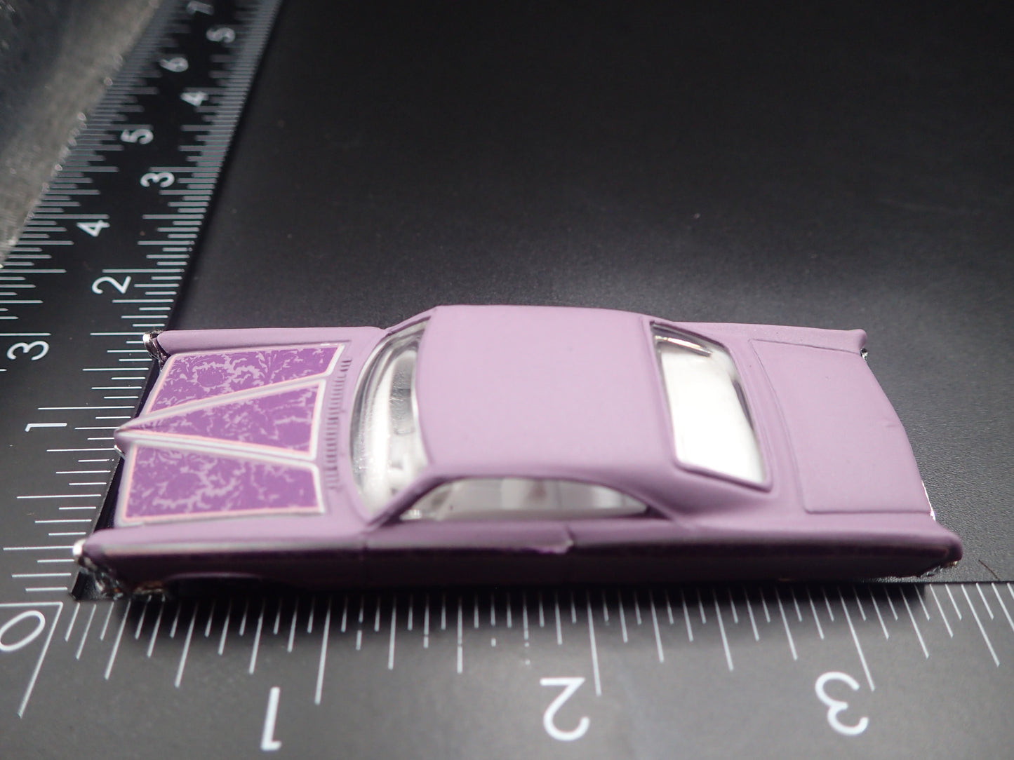 1965 65 PONTIAC BONNEVILLE PURPLE 1:64 SCALE COLLECTIBLE DIECAST MODEL CAR