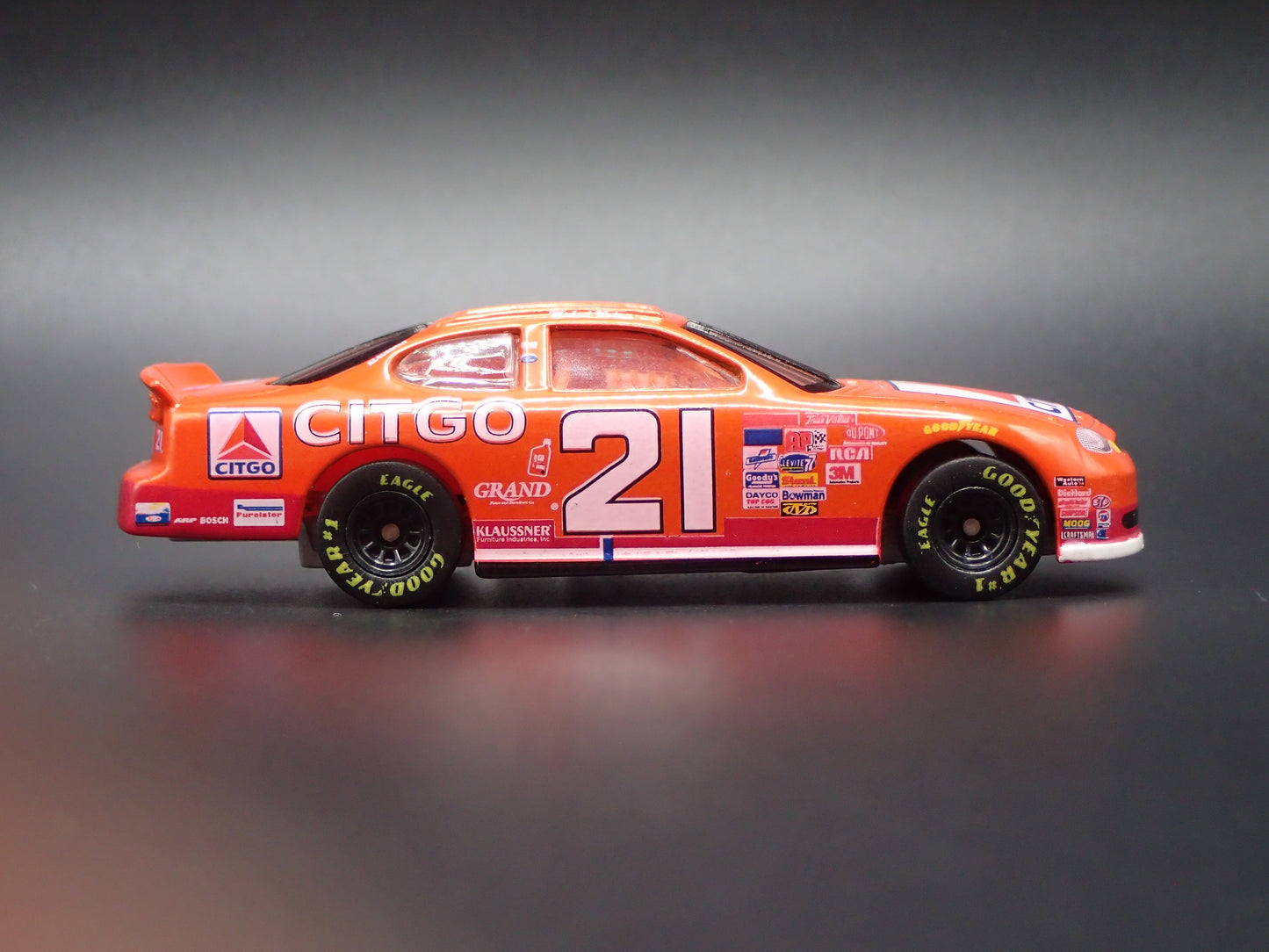 1998 FORD TAURUS 21 MICHAEL WALTRIP CITGO NASCAR 1:64 SCALE DIORAMA DIECAST CAR