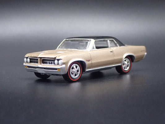 1964 64 PONTIAC GTO TAN 1/64 SCALE COLLECTIBLE DIORAMA DIECAST MODEL CAR