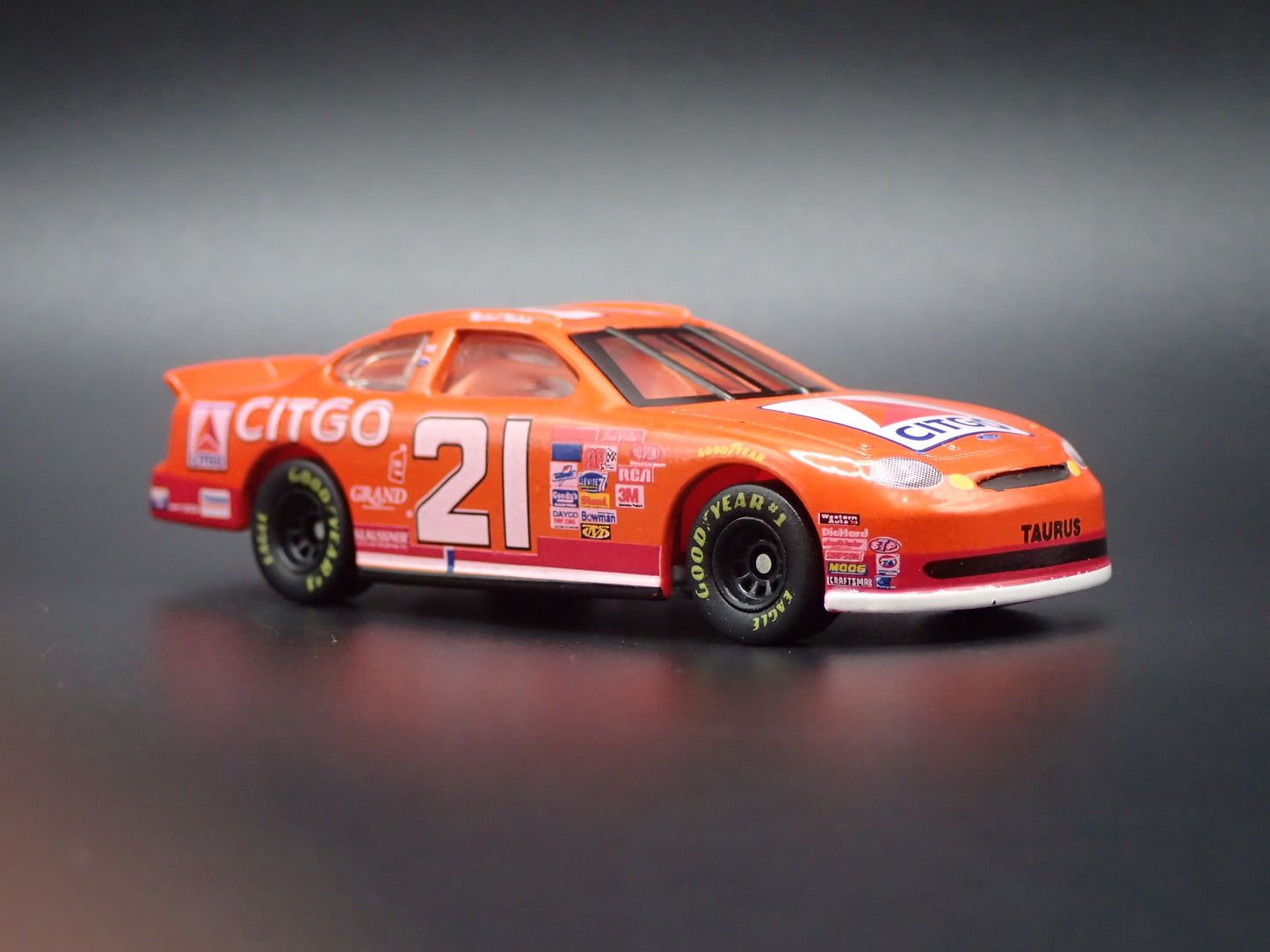 1998 FORD TAURUS 21 MICHAEL WALTRIP CITGO NASCAR 1:64 SCALE DIORAMA DIECAST CAR