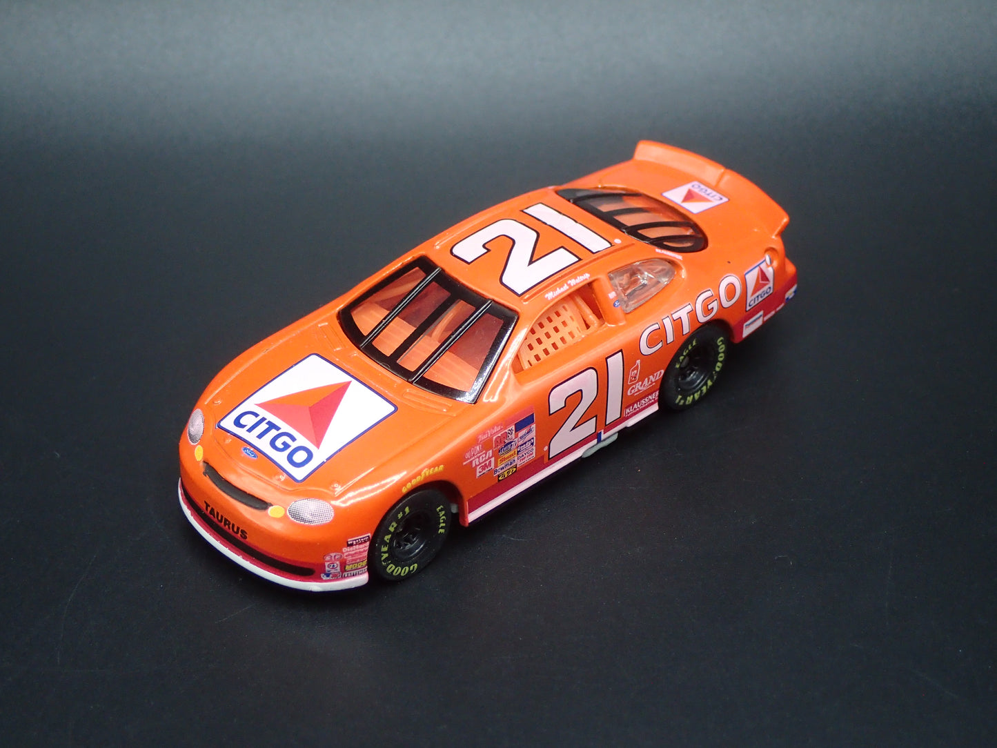 1998 FORD TAURUS 21 MICHAEL WALTRIP CITGO NASCAR 1:64 SCALE DIORAMA DIECAST CAR