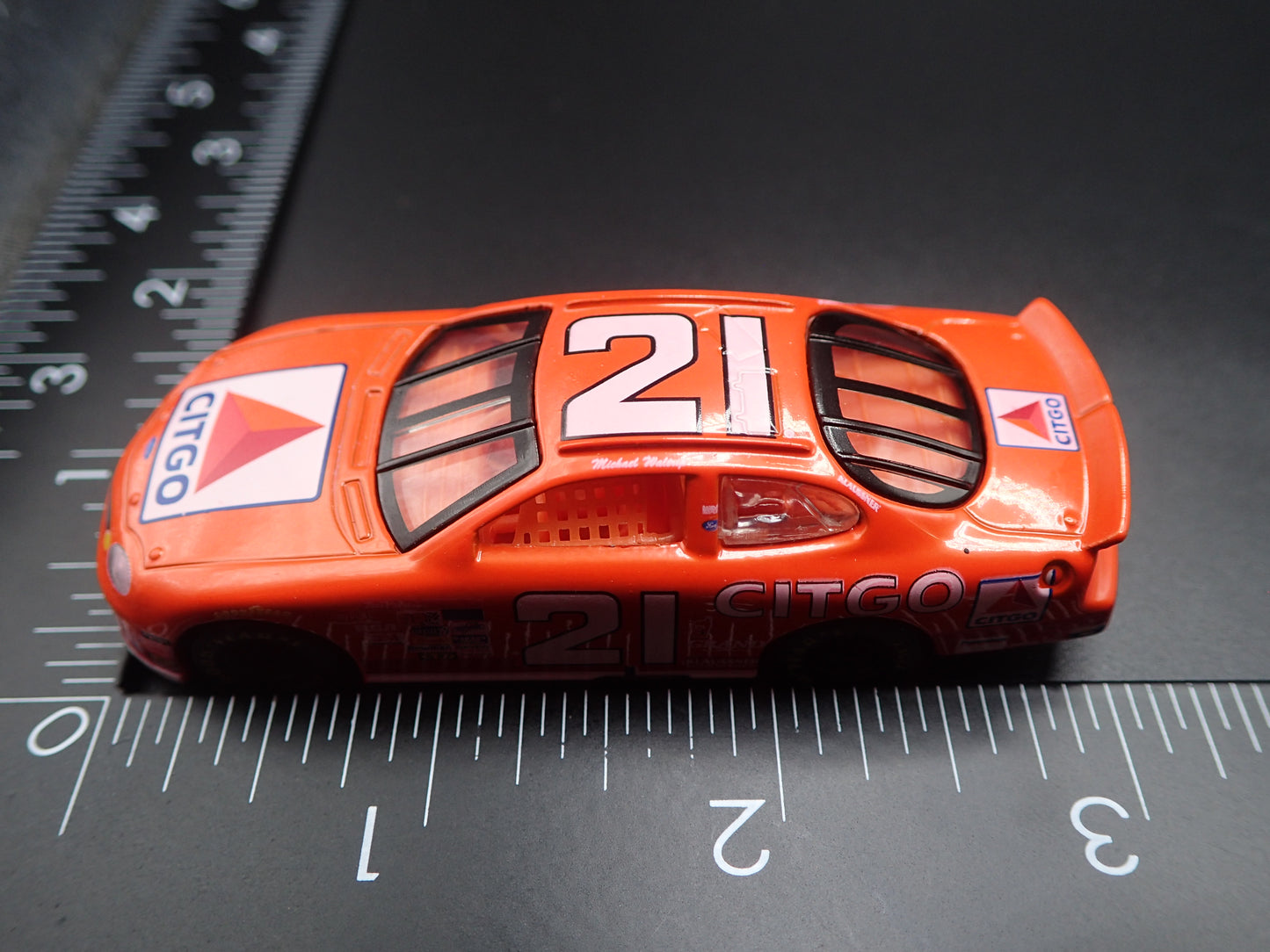 1998 FORD TAURUS 21 MICHAEL WALTRIP CITGO NASCAR 1:64 SCALE DIORAMA DIECAST CAR