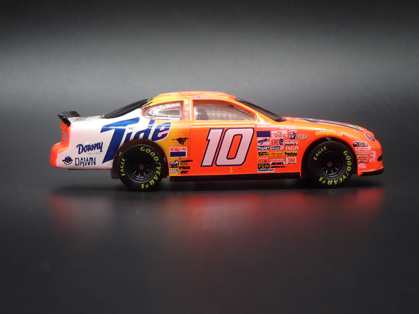 1998 98 FORD TAURUS 10 RICKY RUDD TIDE NASCAR 1/64 SCALE DIECAST MODEL CAR