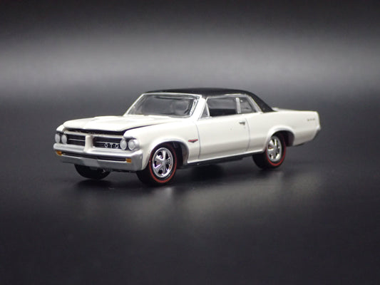 1964 64 PONTIAC GTO WHITE 1/64 SCALE COLLECTIBLE DIORAMA DIECAST MODEL CAR