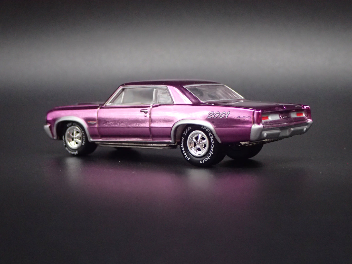 1964 64 PONTIAC GTO PURPLE 1/64 SCALE COLLECTIBLE DIORAMA DIECAST MODEL CAR