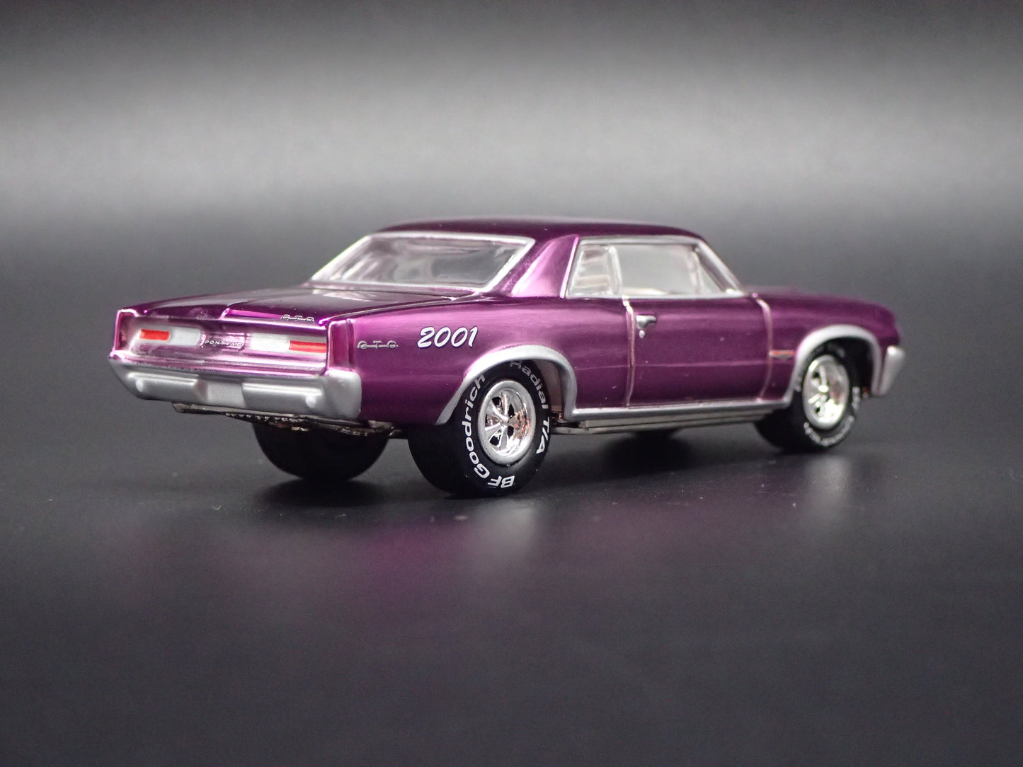 1964 64 PONTIAC GTO PURPLE 1/64 SCALE COLLECTIBLE DIORAMA DIECAST MODEL CAR