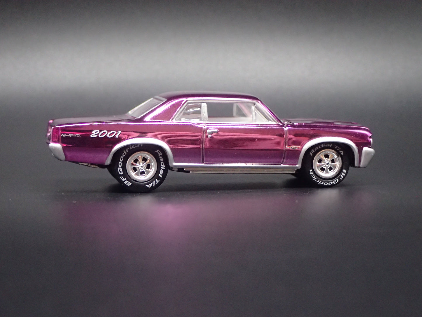 1964 64 PONTIAC GTO PURPLE 1/64 SCALE COLLECTIBLE DIORAMA DIECAST MODEL CAR