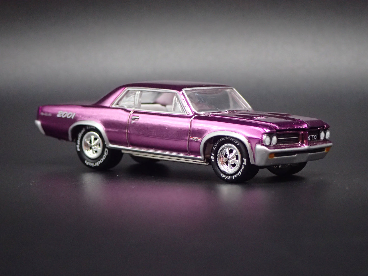 1964 64 PONTIAC GTO PURPLE 1/64 SCALE COLLECTIBLE DIORAMA DIECAST MODEL CAR