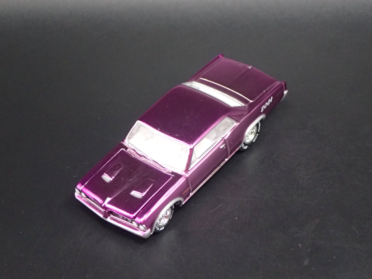 1964 64 PONTIAC GTO PURPLE 1/64 SCALE COLLECTIBLE DIORAMA DIECAST MODEL CAR