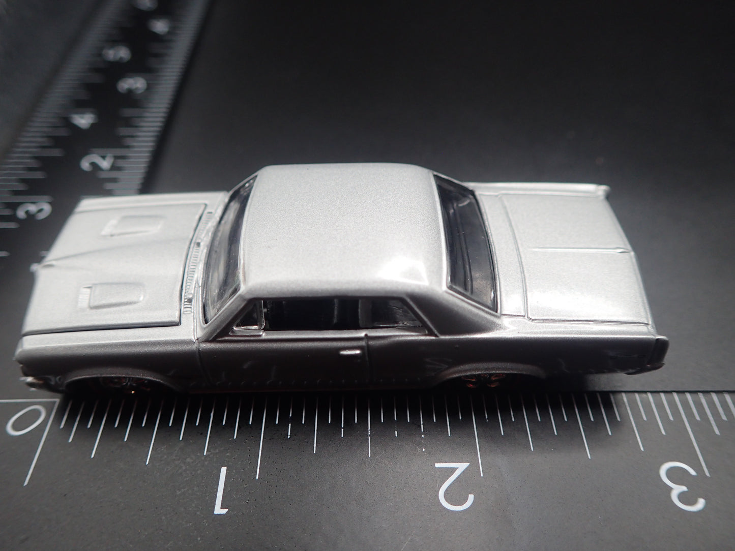 1964 64 PONTIAC GTO SILVER 1/64 SCALE COLLECTIBLE DIORAMA DIECAST MODEL CAR